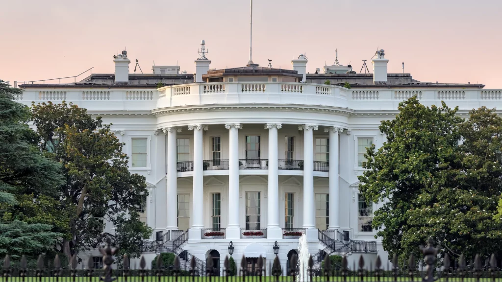  THE WHITE HOUSE